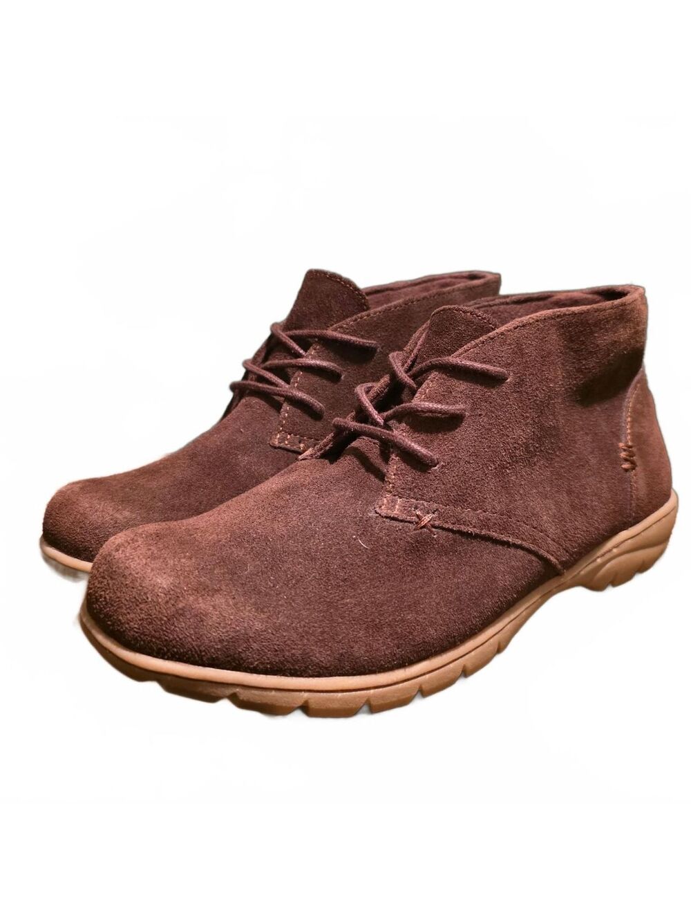 Wmn's 8 Wide Naturalizer brown suede chukka ankle boots